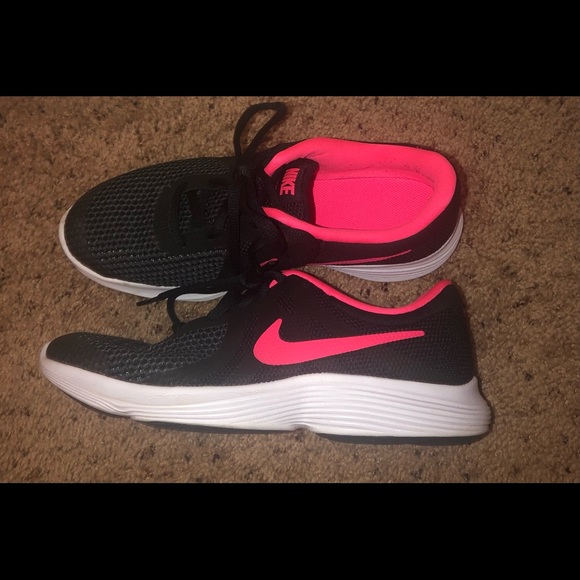 Nikes - Picture 2 of 2